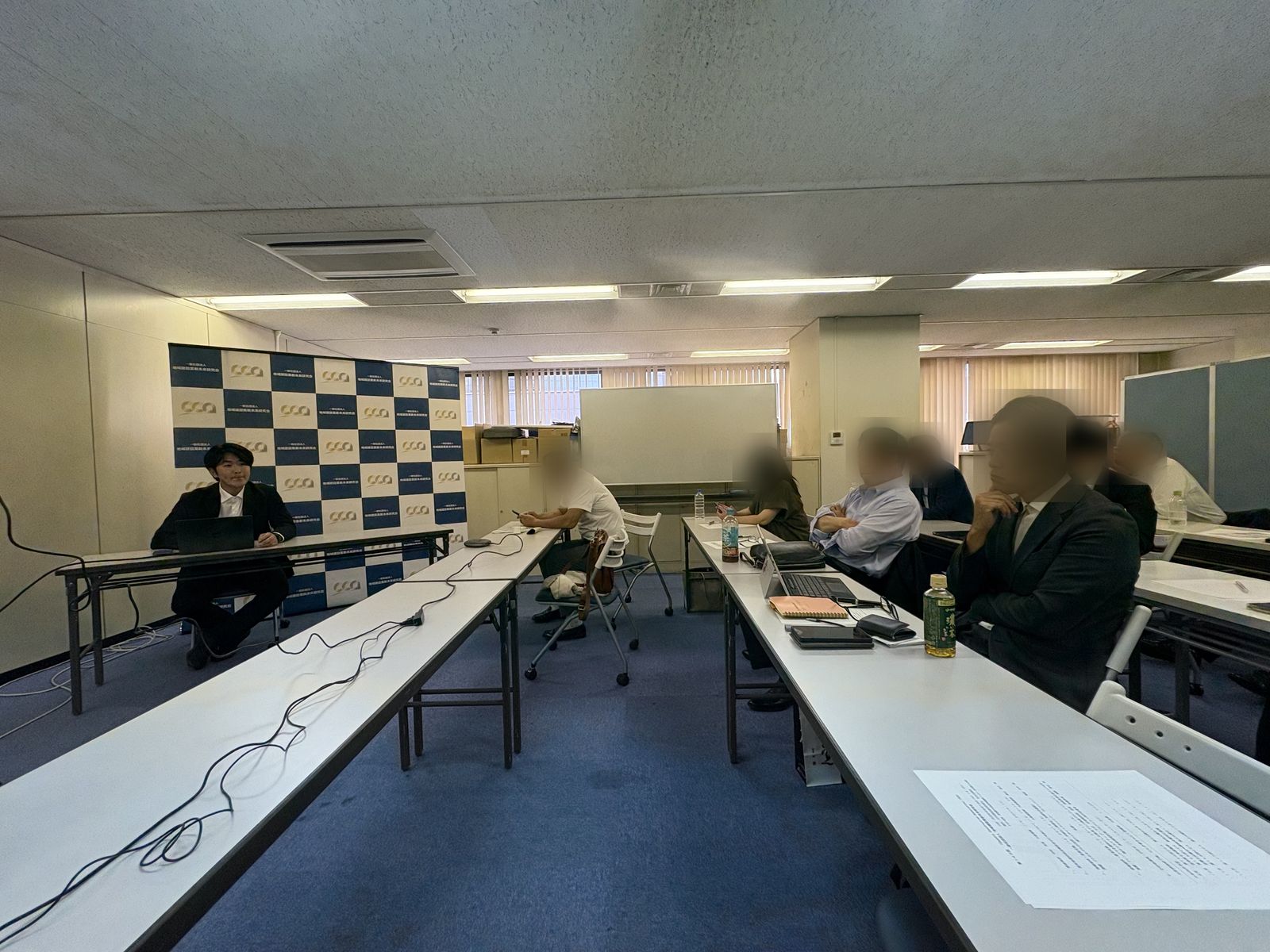 定例会で登壇する様子